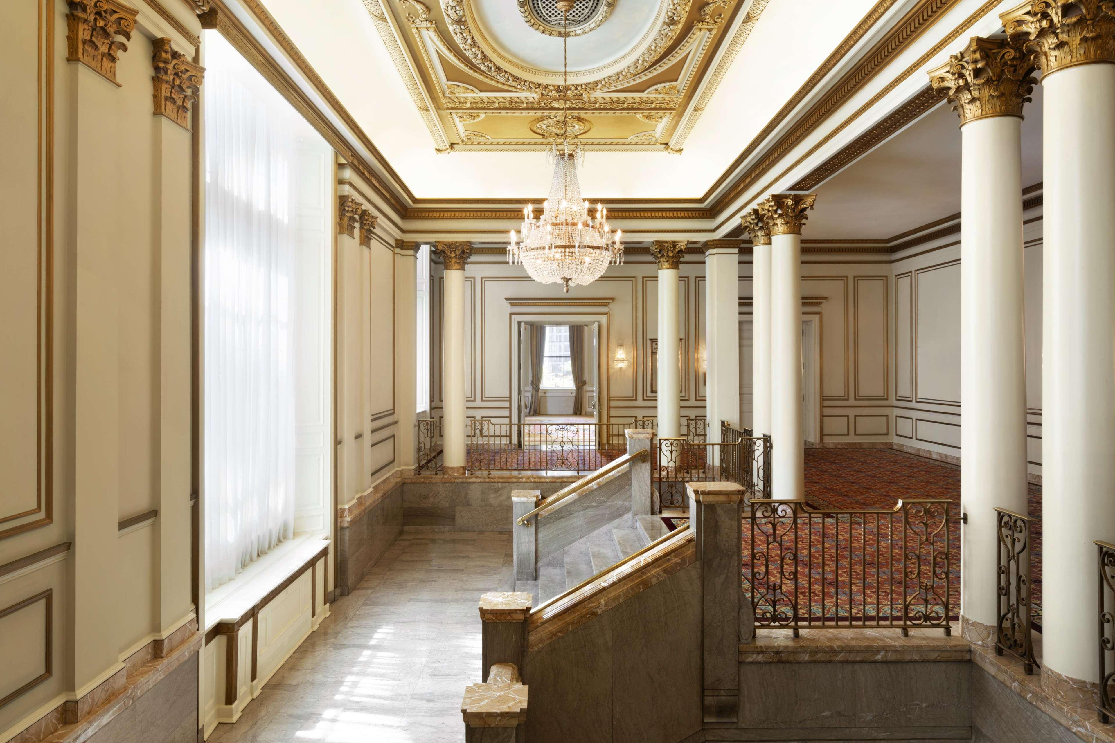 Fairmont Hotel Vancouver Exteriör bild The interior of the National Theatre