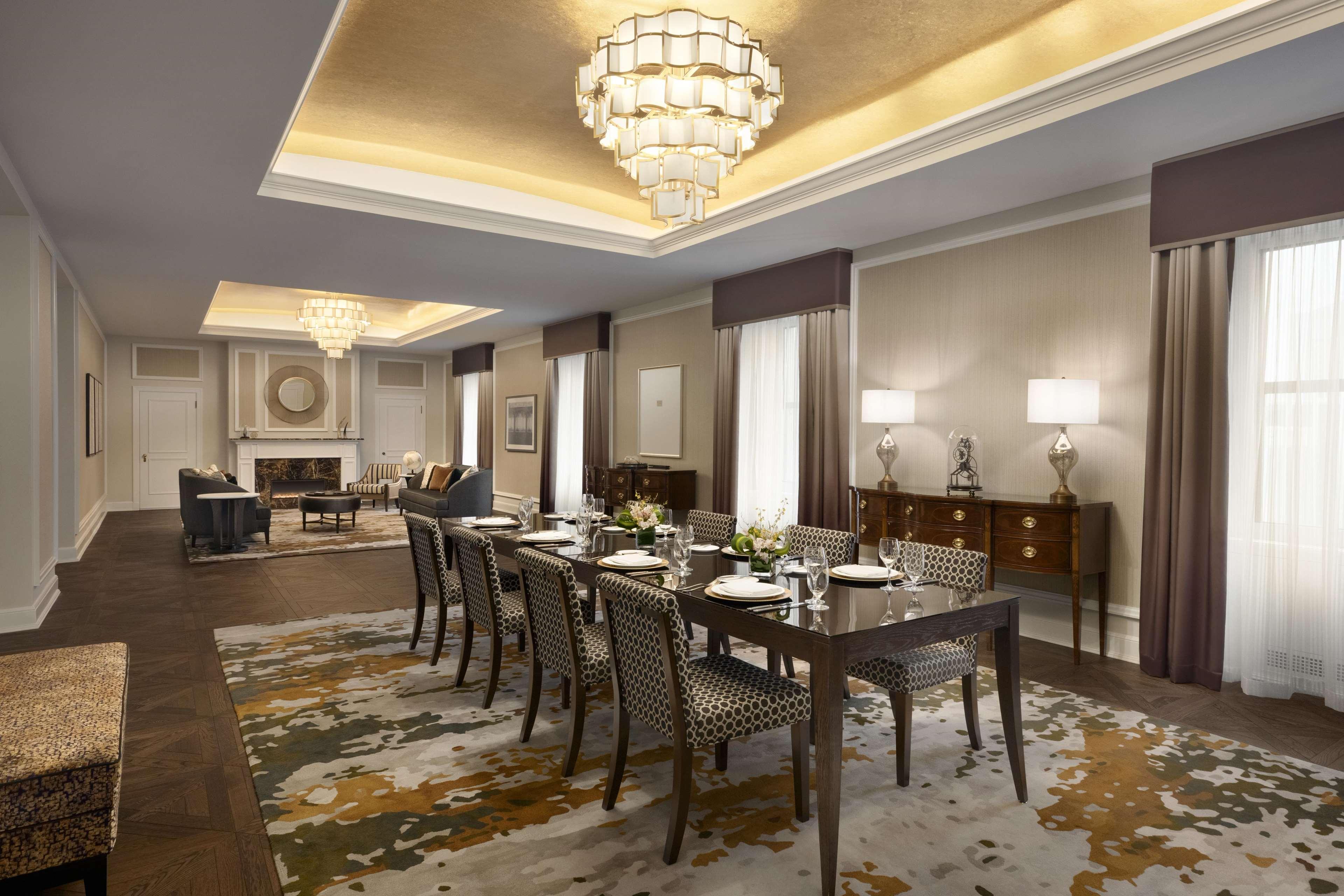 Fairmont Hotel Vancouver Exteriör bild The dining room