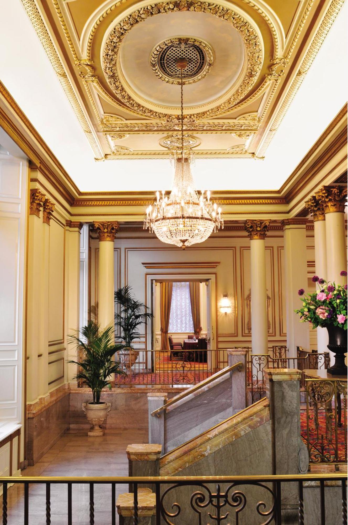 Fairmont Hotel Vancouver Inreriör bild The interior of the hotel