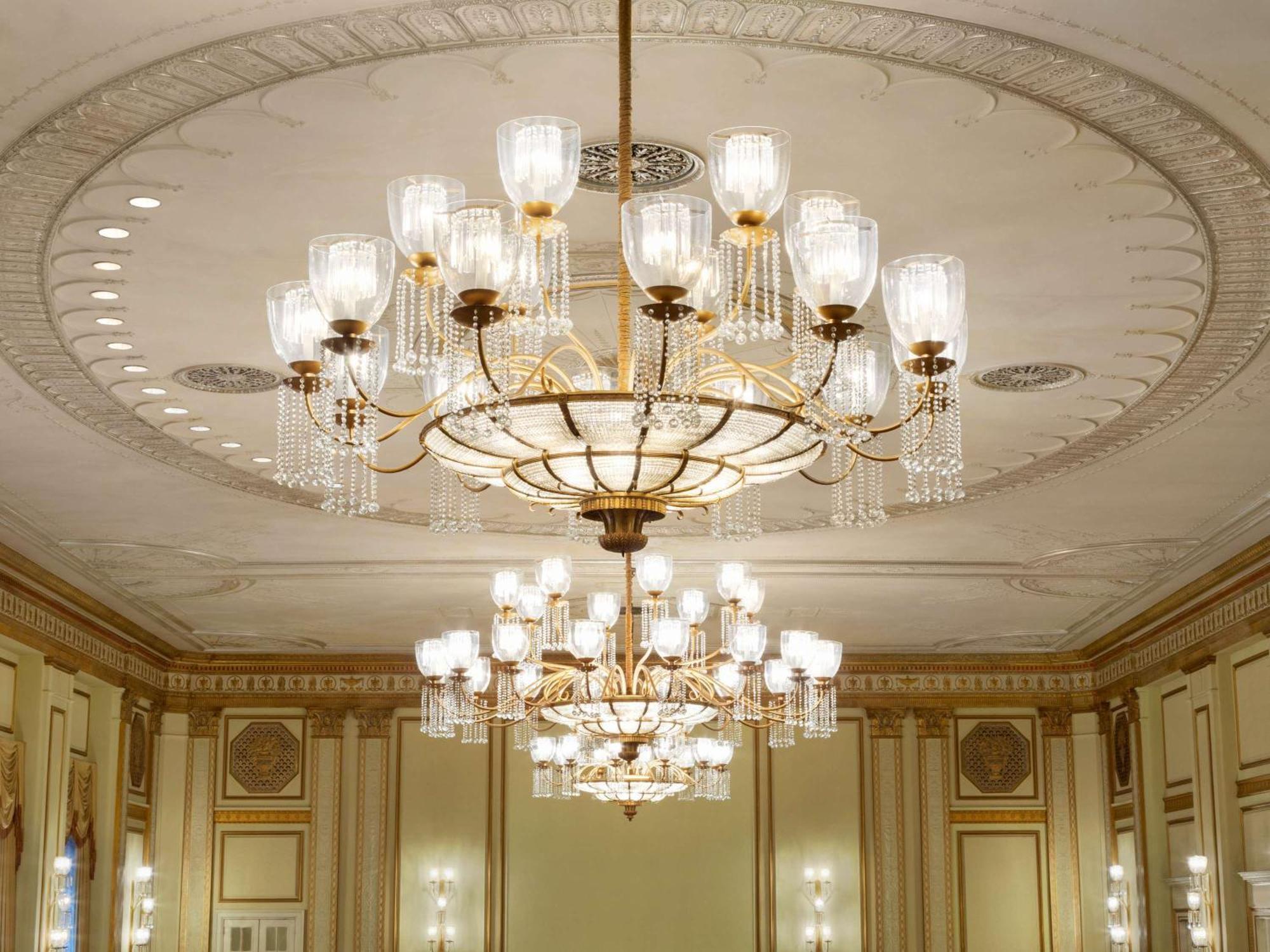 Fairmont Hotel Vancouver Exteriör bild A chandelier